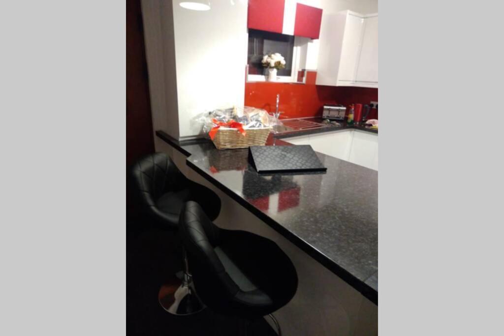 The Cottage - Hot Tub - Nr Glasgow - Self Check-In Coatbridge Exterior photo