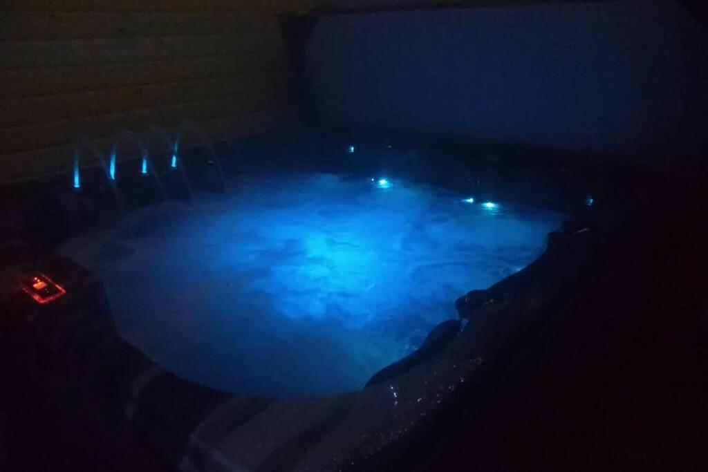 The Cottage - Hot Tub - Nr Glasgow - Self Check-In Coatbridge Exterior photo